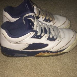 Jordan 5s dunk from above